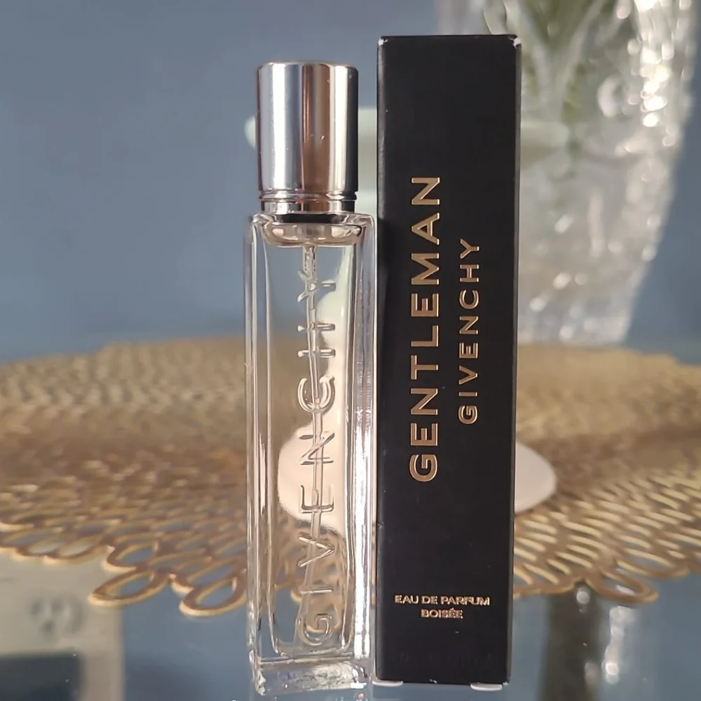 Givenchy - Picture 2 of 3